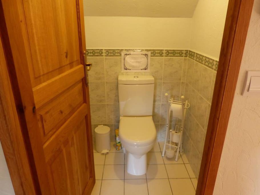 Studio Dans Une Chaumiere De Caractere Baud Exterior foto